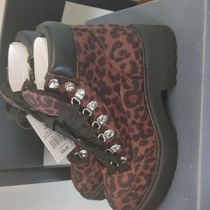 Women's or kids boots size 5